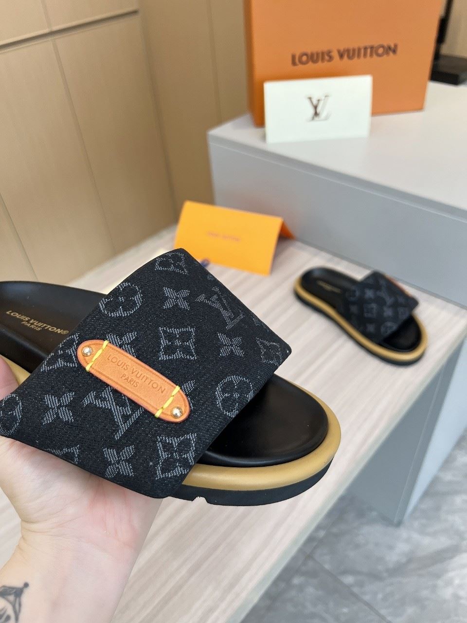 Louis Vuitton Slippers